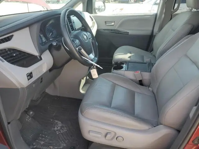 2018 TOYOTA SIENNA XLE