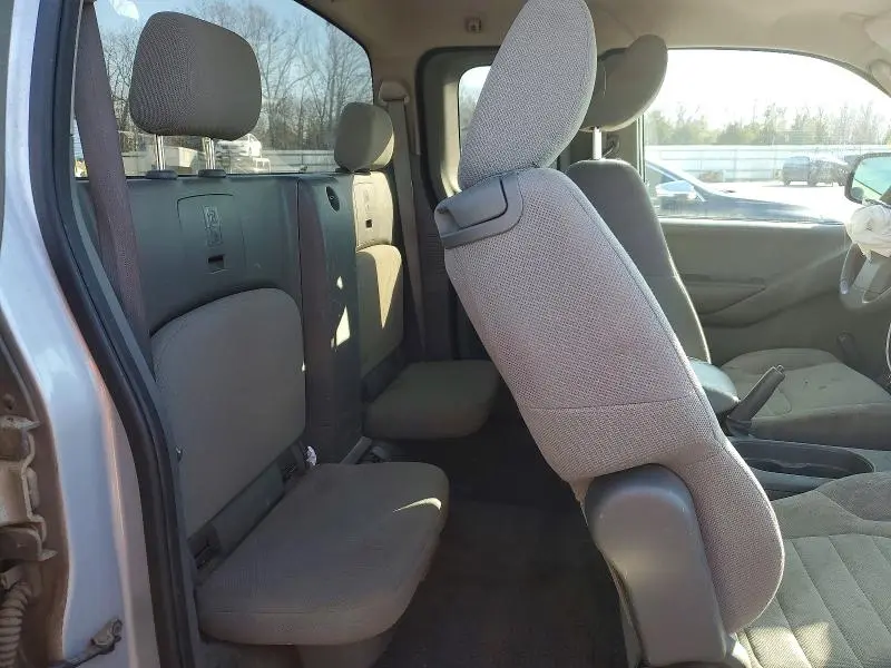 2011 NISSAN FRONTIER S  