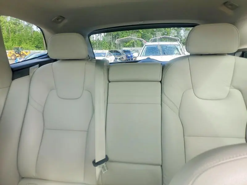 2021 VOLVO XC60 T5 MOMENTUM  