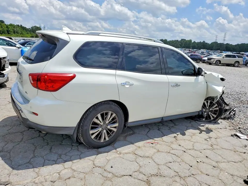 2017 NISSAN PATHFINDER SL  