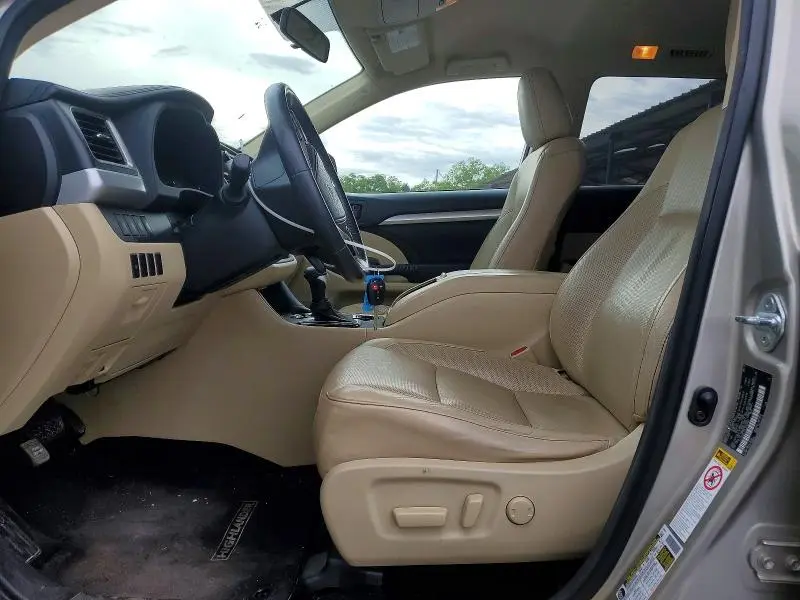 2015 TOYOTA HIGHLANDER LE PLUS  