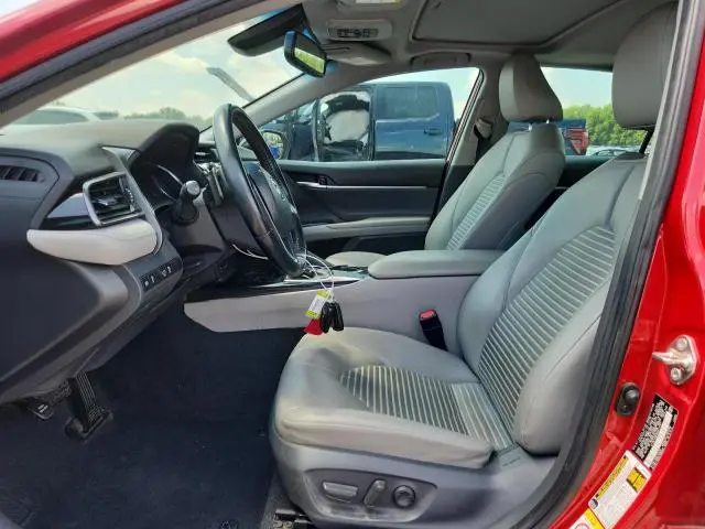 2019 TOYOTA CAMRY SE  
