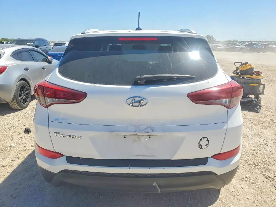 2016 HYUNDAI TUCSON SE  