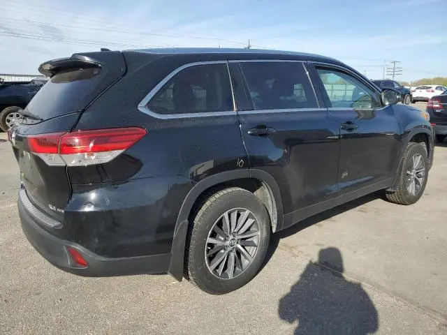 2019 TOYOTA HIGHLANDER SE  