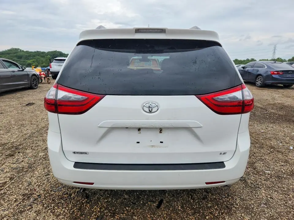 2020 TOYOTA SIENNA LE  