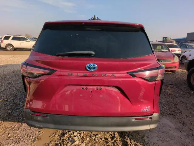 2021 TOYOTA SIENNA LE  