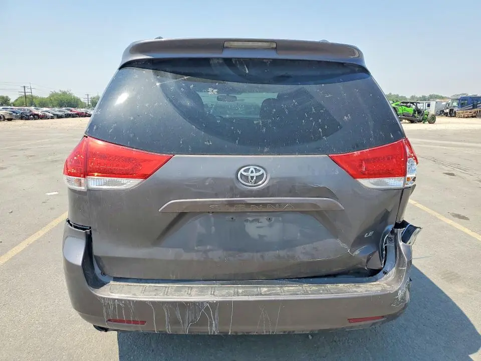 2011 TOYOTA SIENNA LE  