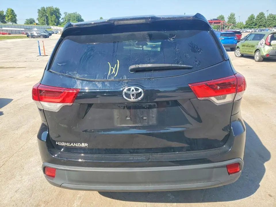 2018 TOYOTA HIGHLANDER LE  
