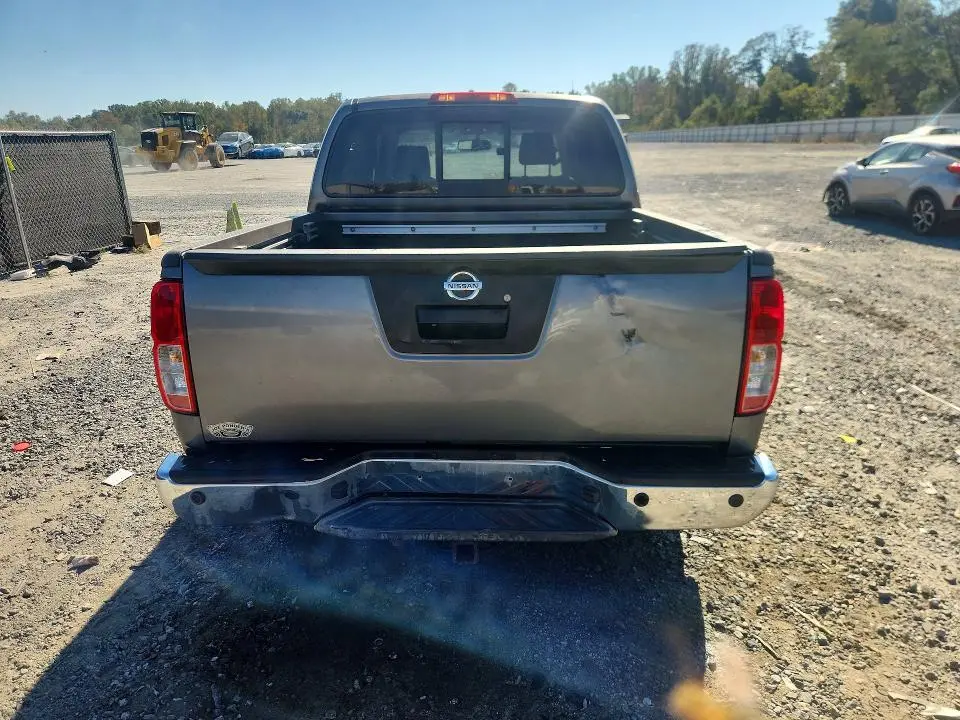 2017 NISSAN FRONTIER SV  