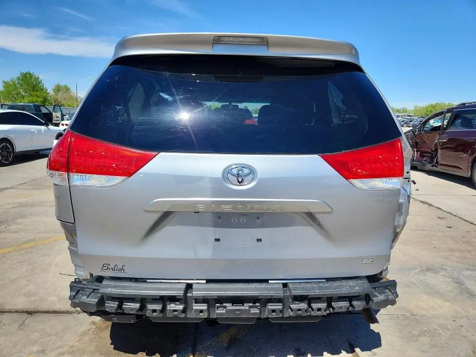 2013 TOYOTA SIENNA LE  