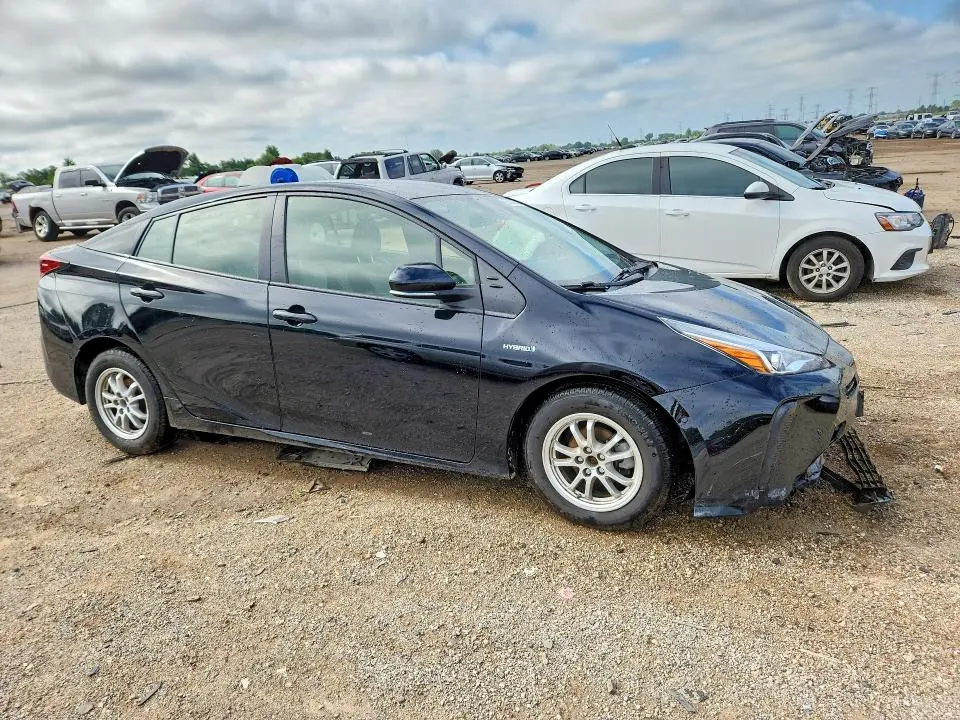 2021 TOYOTA PRIUS LE  