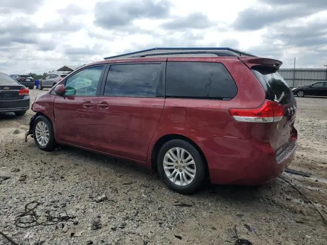 2013 TOYOTA SIENNA XLE  