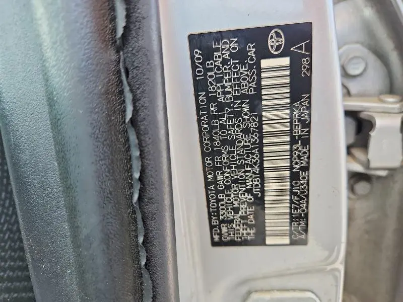 2010 TOYOTA YARIS BASE  