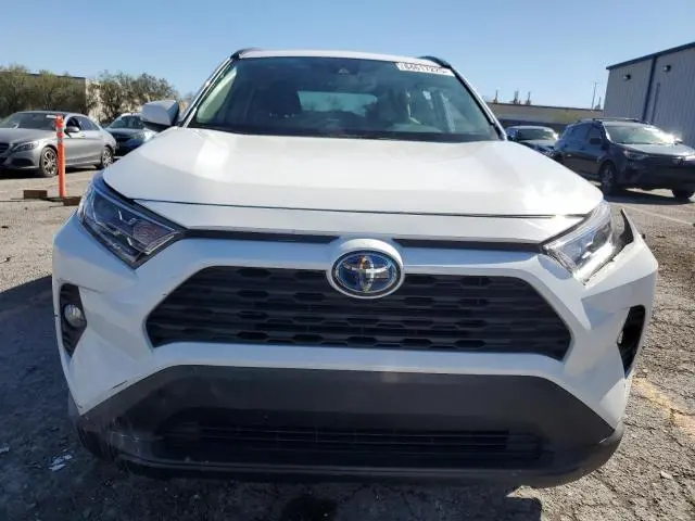 2021 TOYOTA RAV4 XLE  
