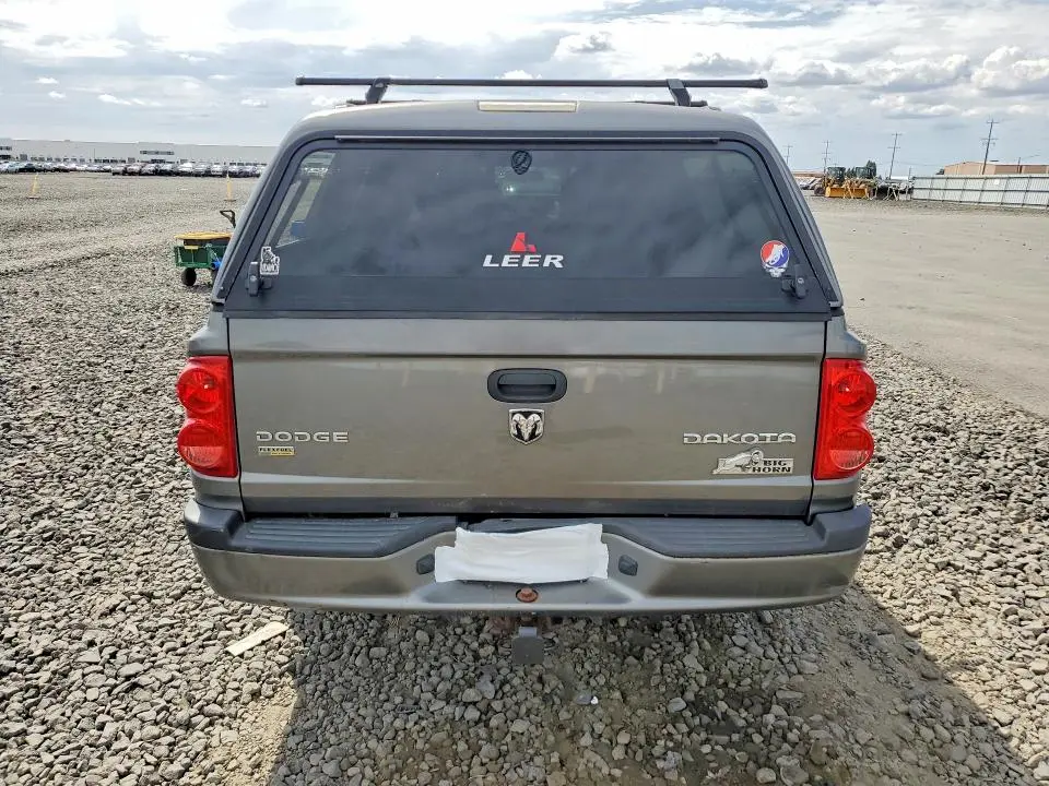 2011 DODGE DAKOTA SLT  