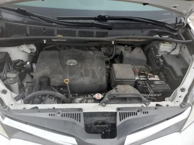 2019 TOYOTA SIENNA XLE  