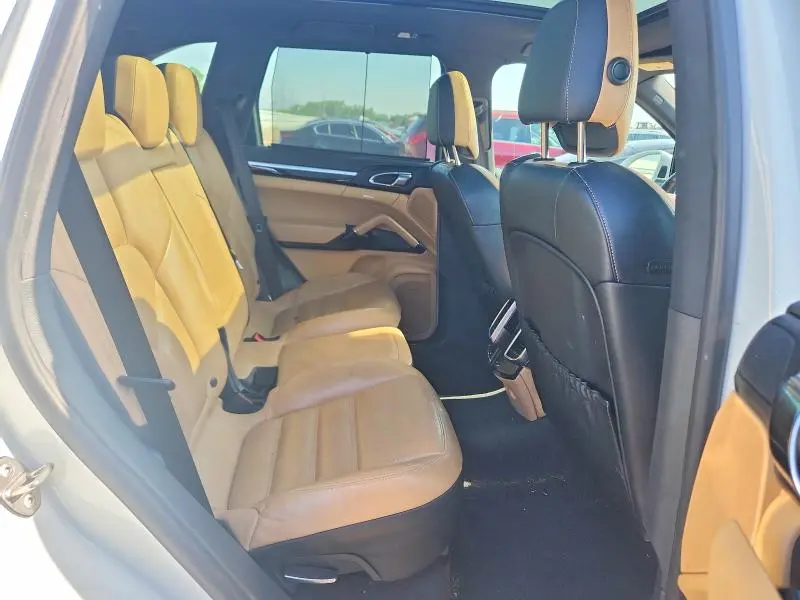 2016 PORSCHE CAYENNE   