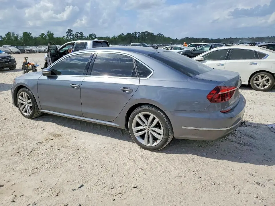 2018 VOLKSWAGEN PASSAT SE  