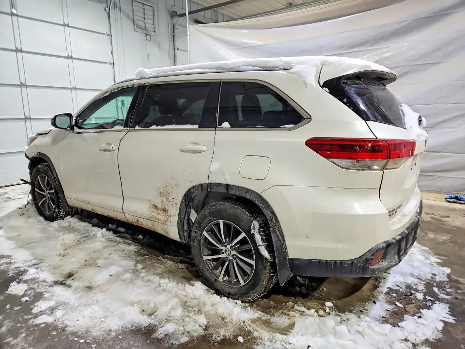 2018 TOYOTA HIGHLANDER SE  