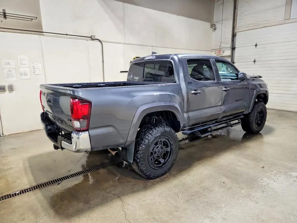 2020 TOYOTA TACOMA SR5 V6  
