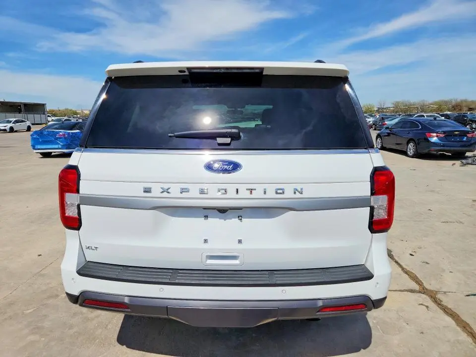 2024 FORD EXPEDITION XLT  