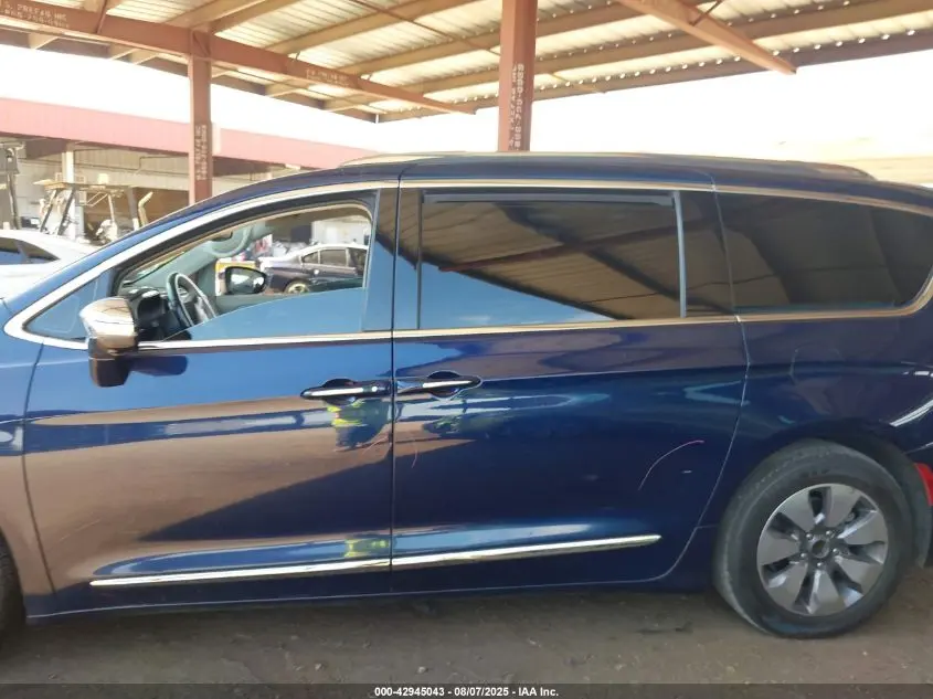 2017 CHRYSLER PACIFICA HYBRID PLATINUM
