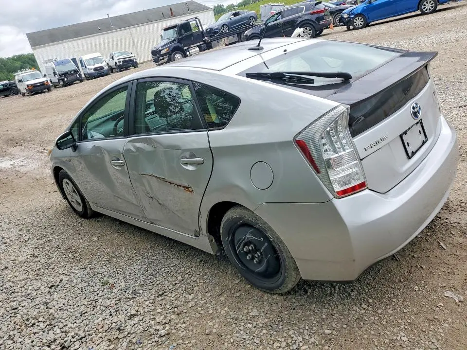 2010 TOYOTA PRIUS III  