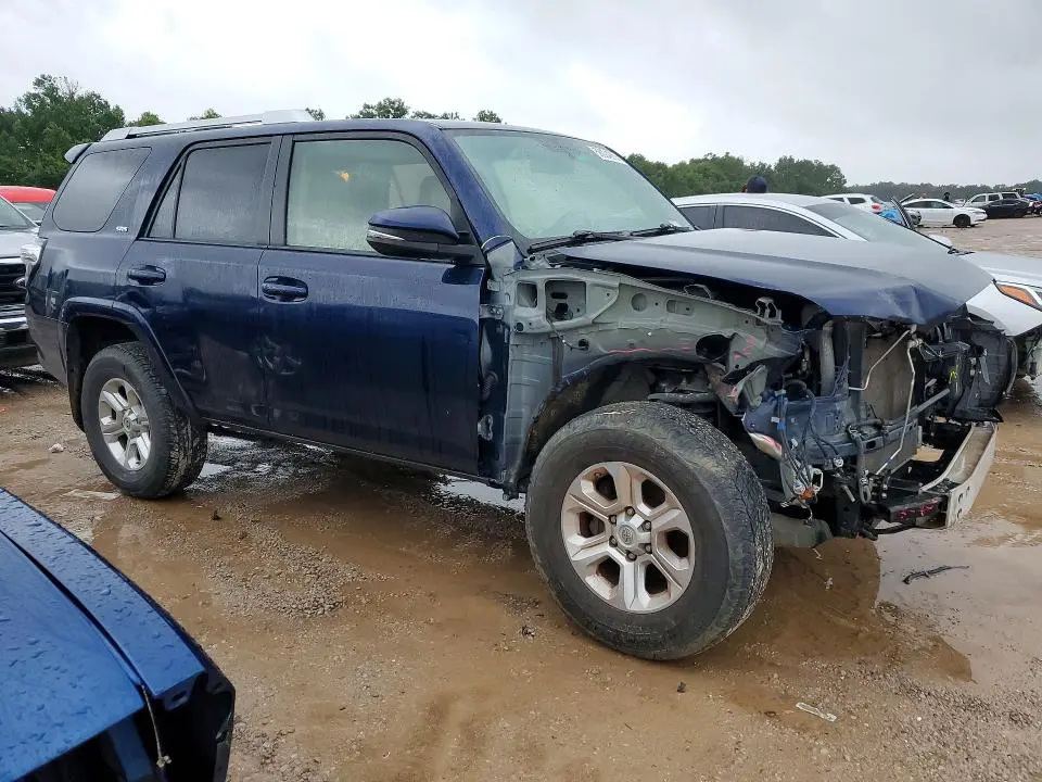 2017 TOYOTA 4 RUNNER   