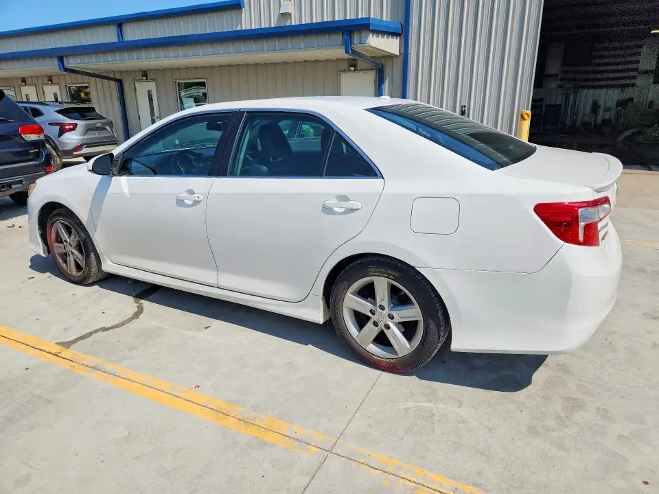 2014 TOYOTA CAMRY SE  
