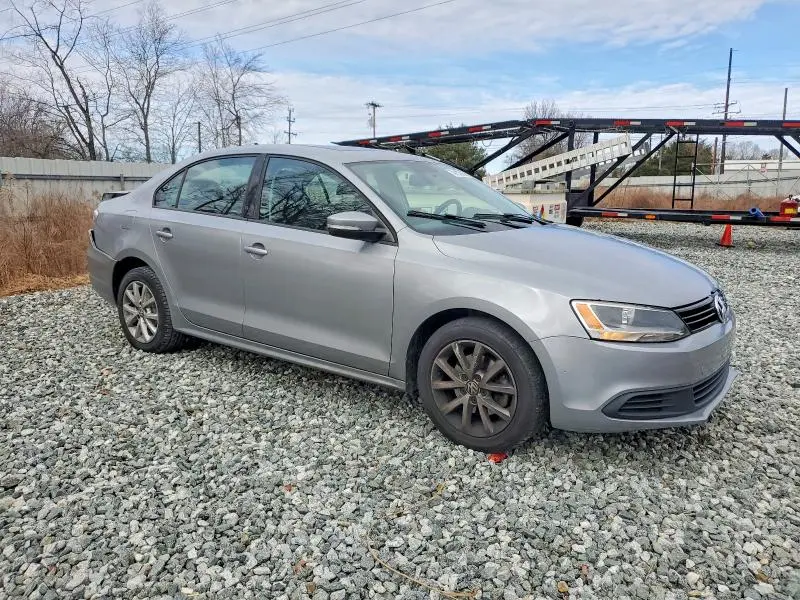 2011 VOLKSWAGEN JETTA SE  