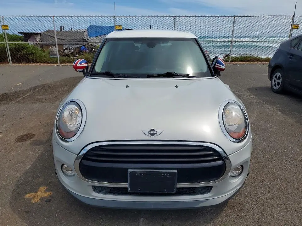2018 MINI COOPER   