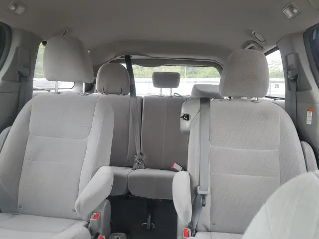 2018 TOYOTA SIENNA LE  