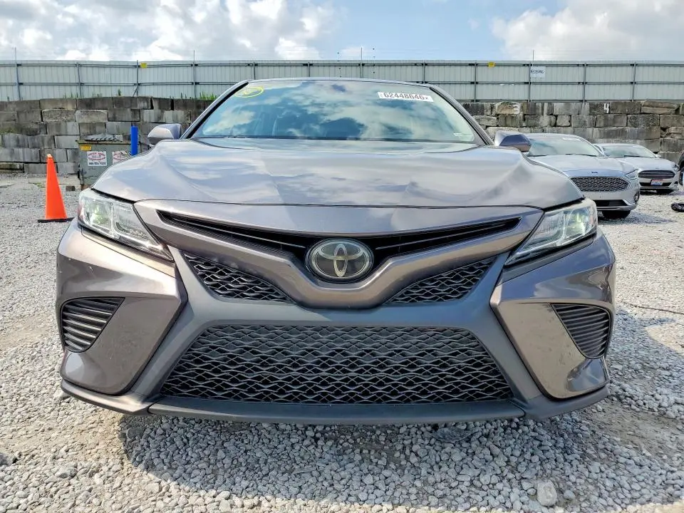 2019 TOYOTA CAMRY SE  