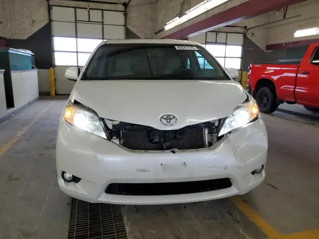 2012 TOYOTA SIENNA XLE  