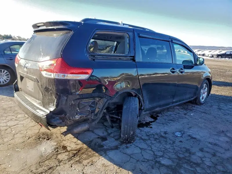 2011 TOYOTA SIENNA LE  