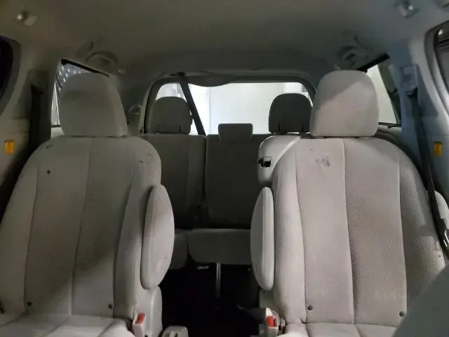 2013 TOYOTA SIENNA LE  