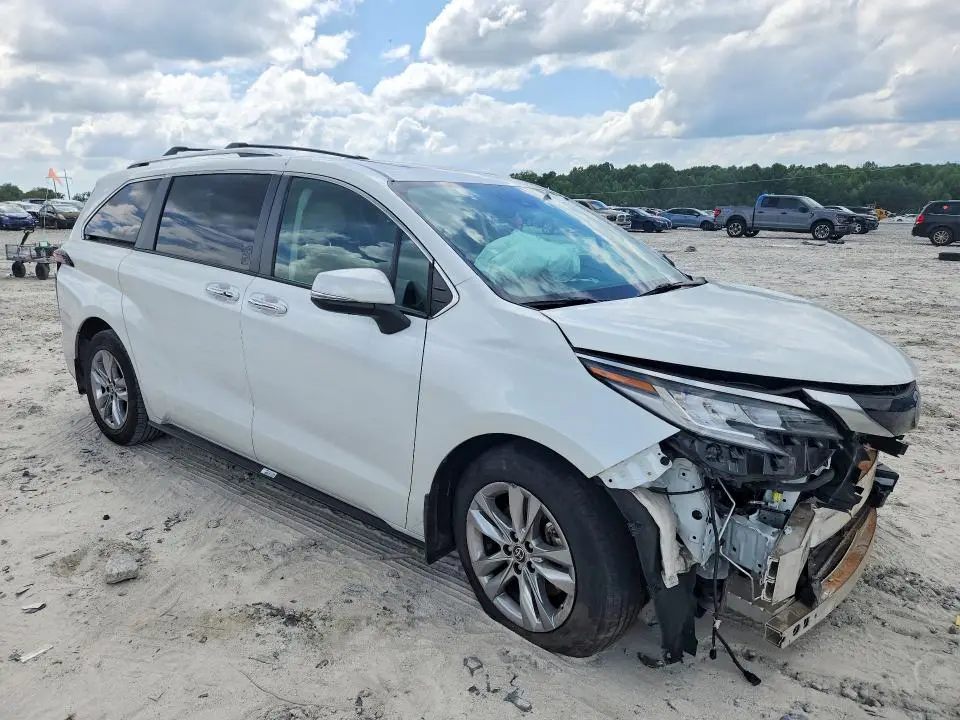 2022 TOYOTA SIENNA LIMITED 7-PASSENGER  