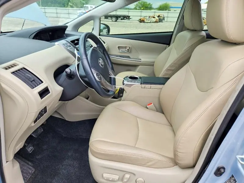 2016 TOYOTA PRIUS V FOUR  