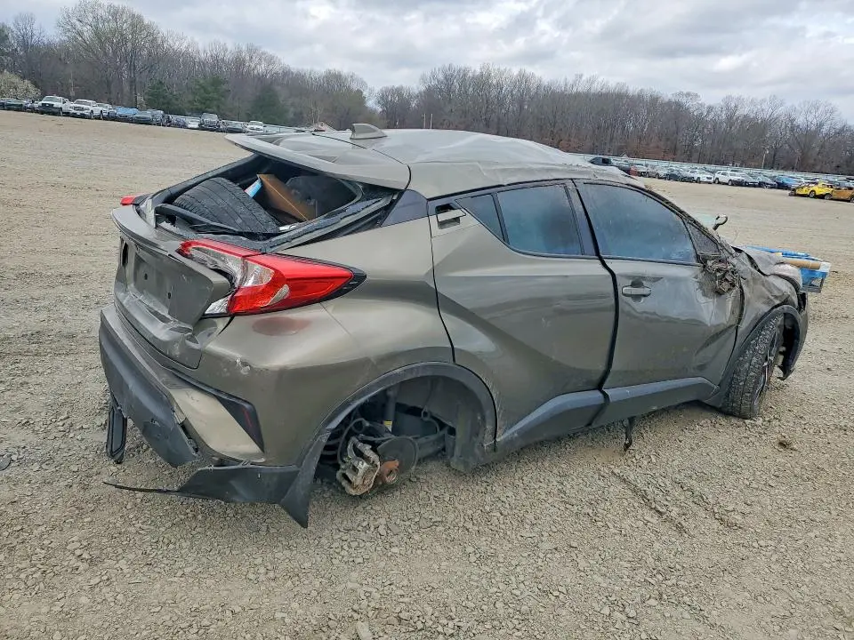 2021 TOYOTA C-HR XLE  