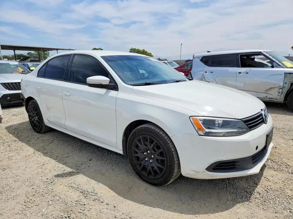 2012 VOLKSWAGEN JETTA SE  