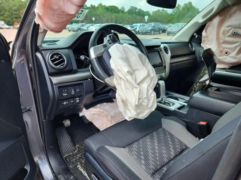 2018 TOYOTA TUNDRA CREWMAX SR5  
