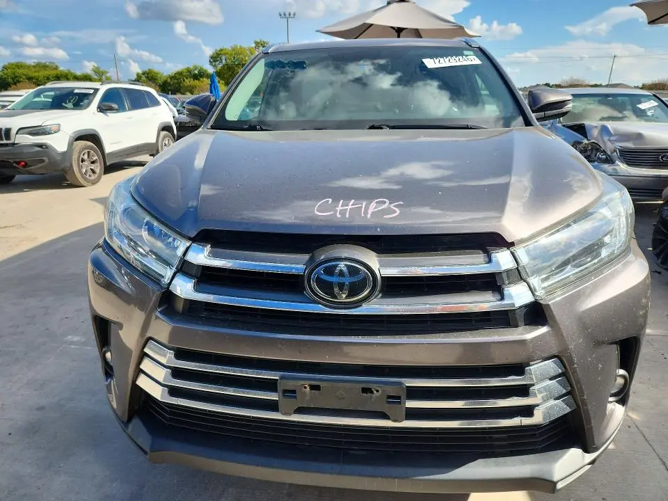2019 TOYOTA HIGHLANDER XLE  