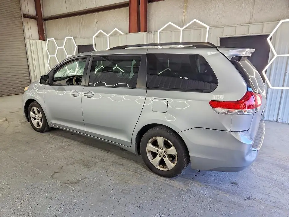 2014 TOYOTA SIENNA LE  