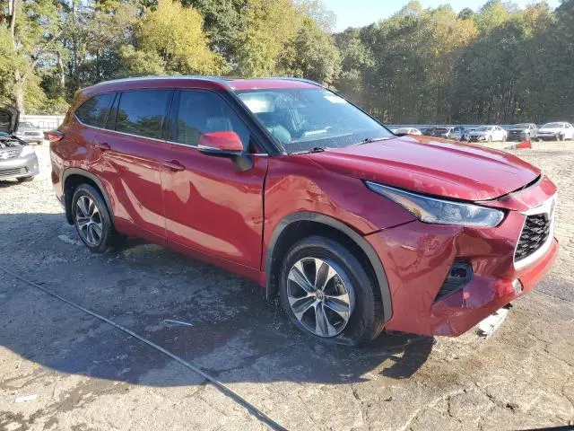 2021 TOYOTA HIGHLANDER XLE  