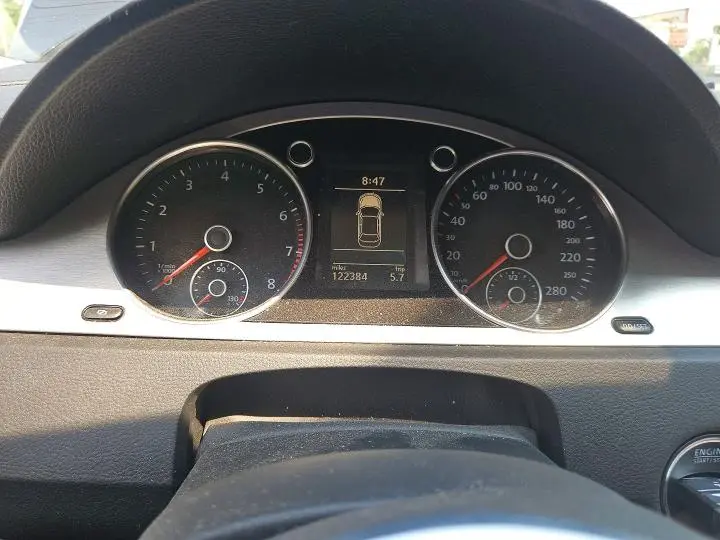 2011 VOLKSWAGEN PASSAT LUXURY  