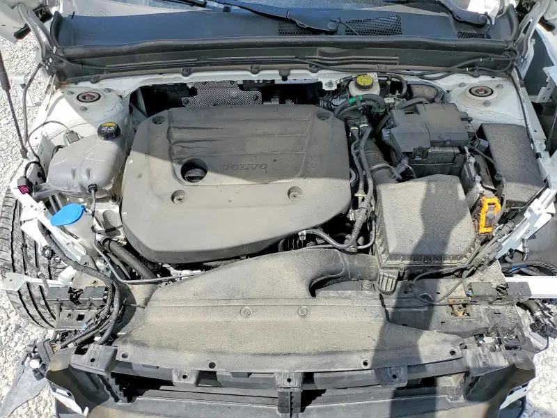 2023 VOLVO XC40 PLUS  