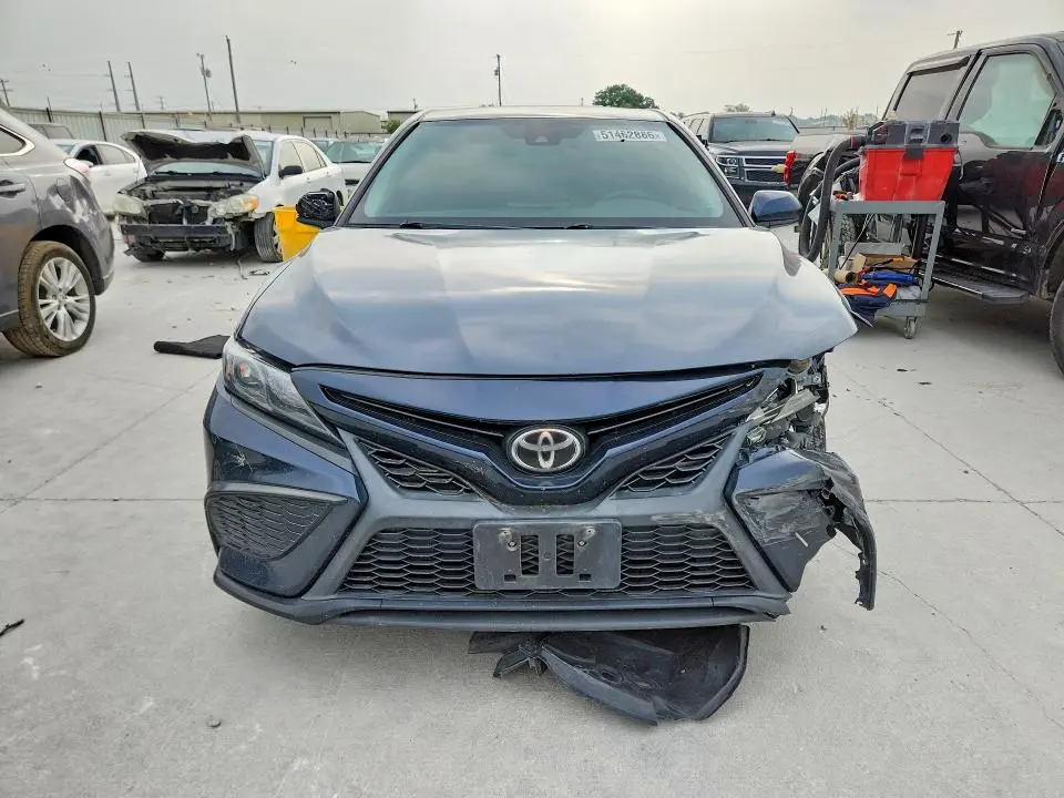 2021 TOYOTA CAMRY SE  