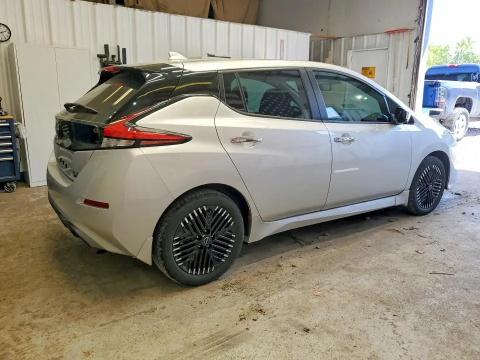2024 NISSAN LEAF SV PLUS  