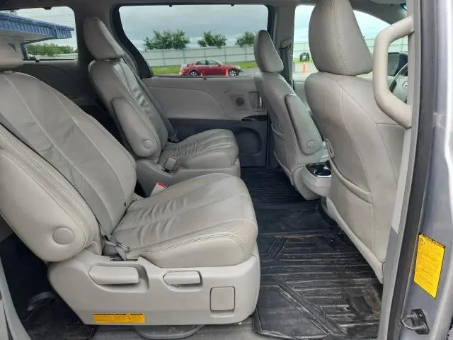 2011 TOYOTA SIENNA XLE  