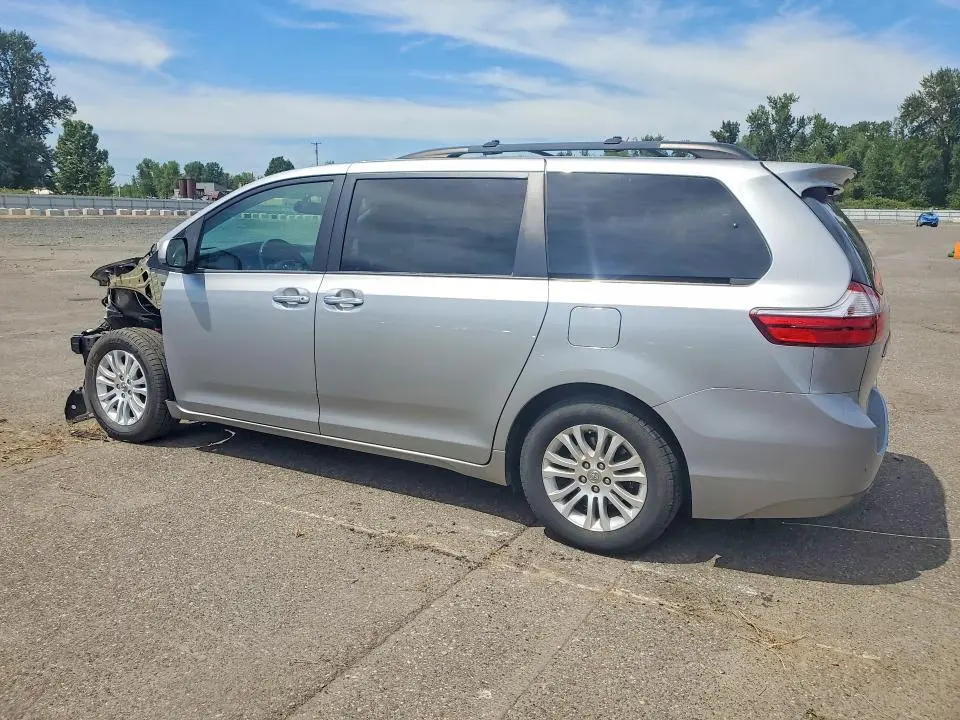 2017 TOYOTA SIENNA XLE 8-PASSENGER  